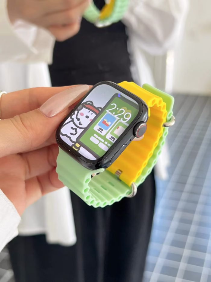 Ocean Color Block Silicone Apple Watch Band – Soft, Durable & Sweat-Resistant - Image 2